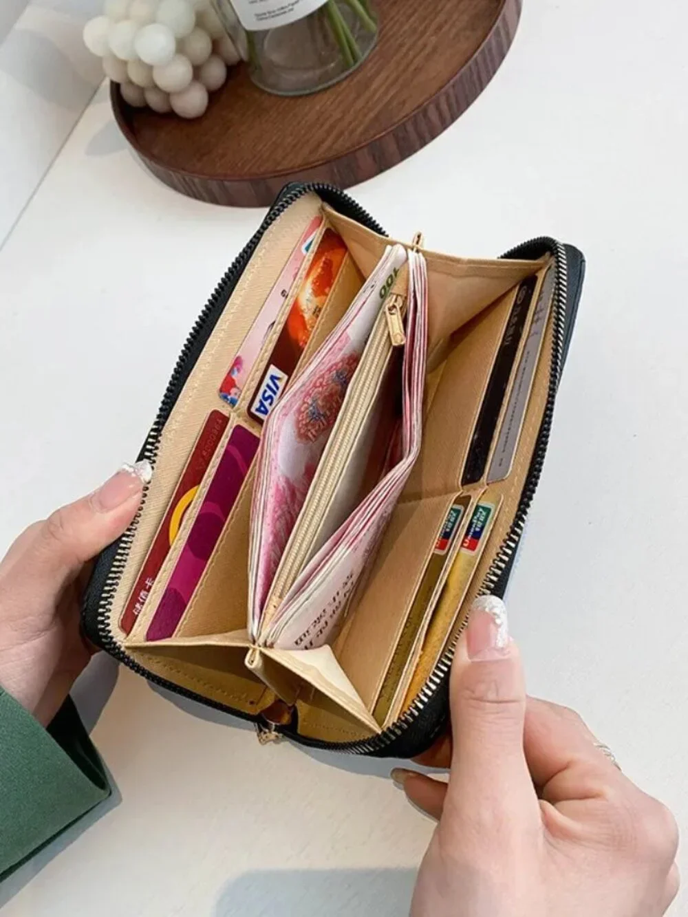 Creasing Women Multi-Card Wallet and Smartphone Holder Coin wristlet